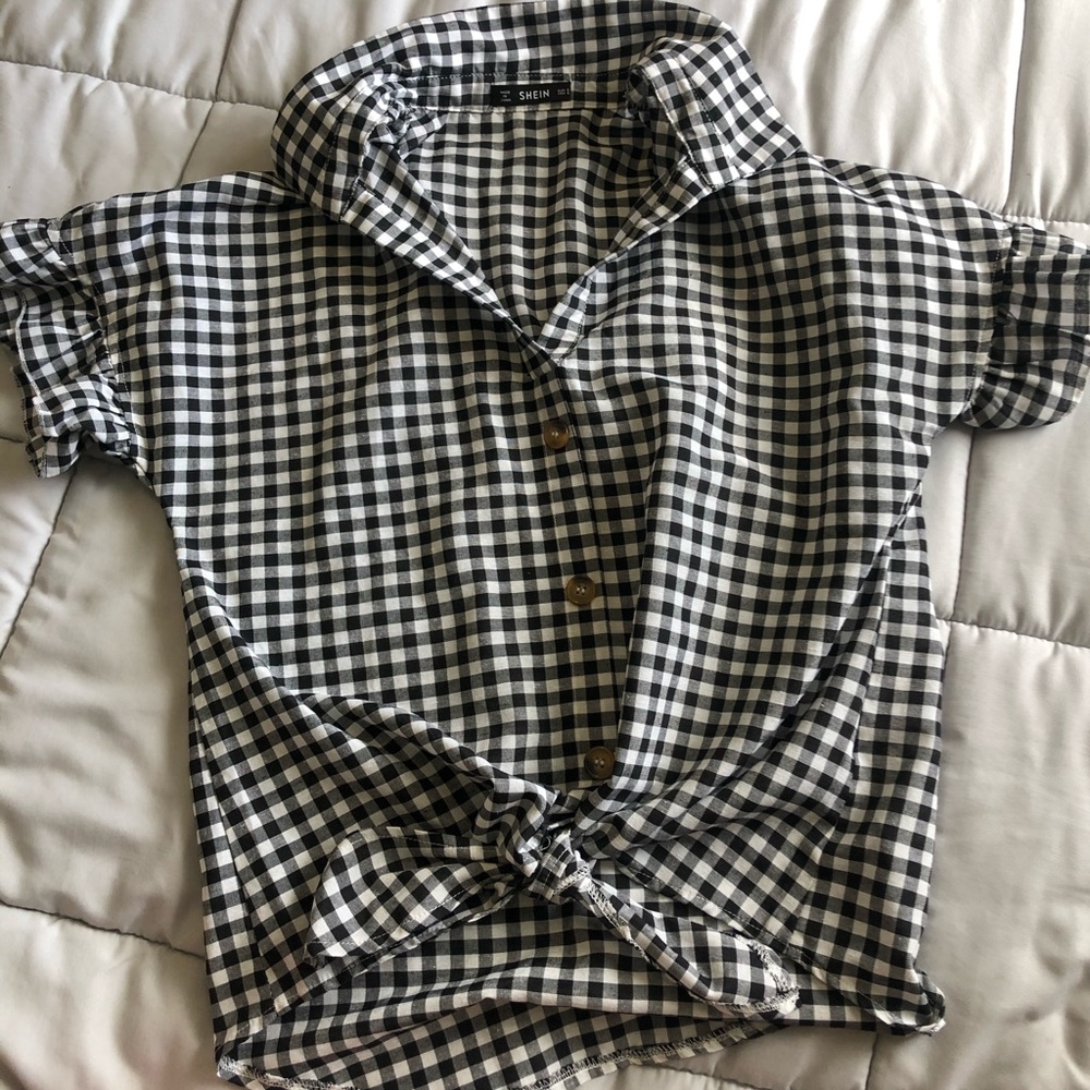 Button down short sleeves blouse